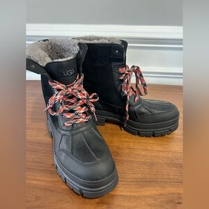 UGG Women's Ashton Addie Snow Boot Size 9.5